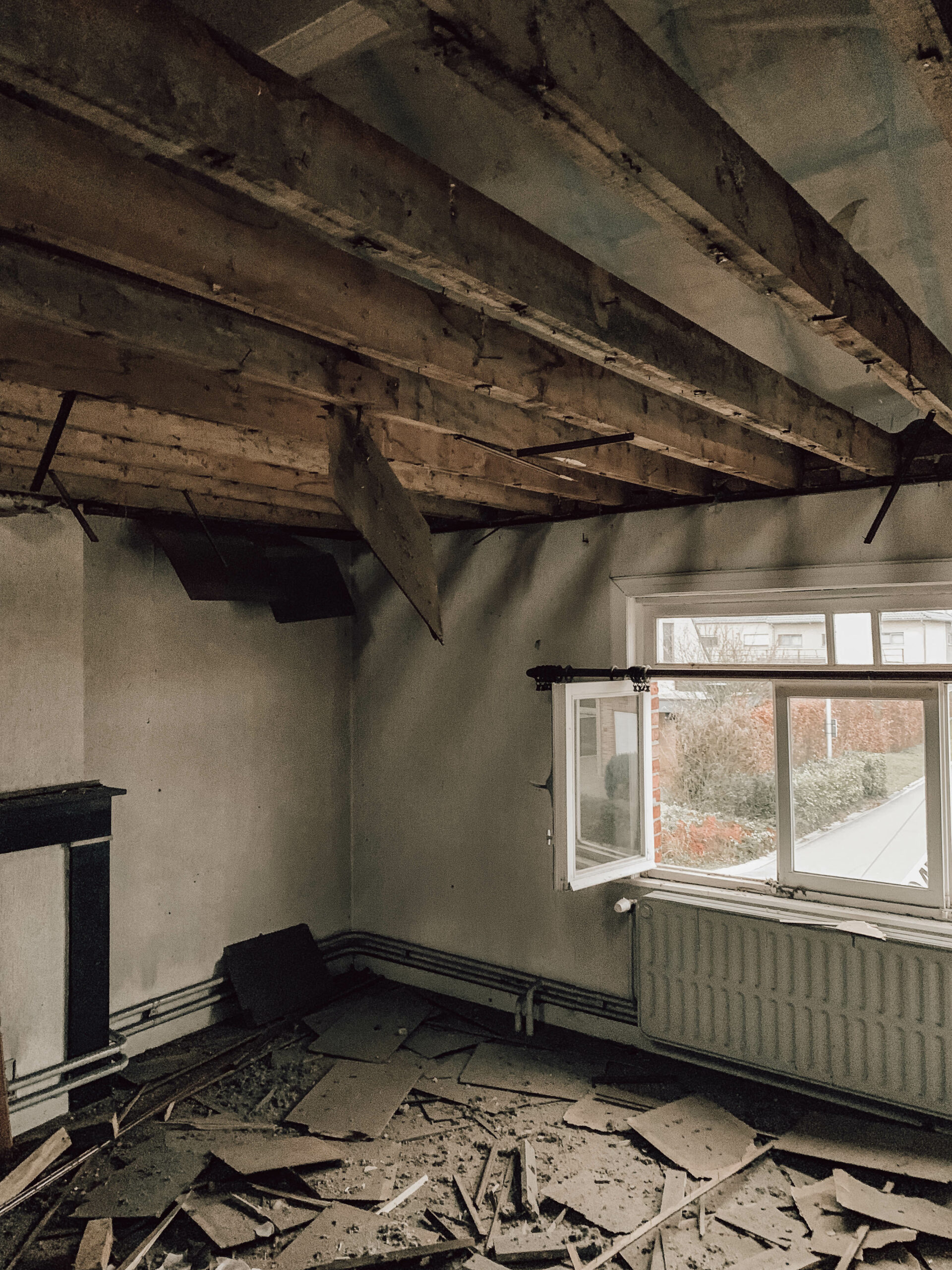 afbraakwerken-renovatie-vloer-dak-hout